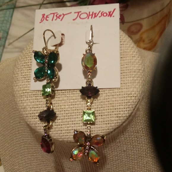 Betsey Johnson earrings - Picture 3 of 4